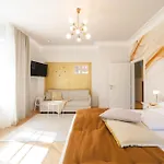 Golden Flat By Grazrentals Terrace&garden View&free Parking