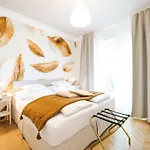 Golden Flat By Grazrentals Terrace & Garden View & Free Parking 아파트 *