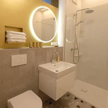 Golden Flat By Grazrentals With Parkview - Brandnew & Free Parking Apartment *