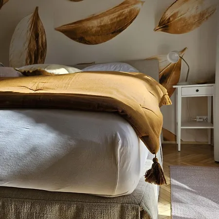 Golden Flat By Grazrentals With Parkview - Brandnew & Free Parking