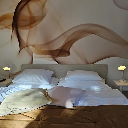 Golden Flat By Grazrentals With Parkview - Brandnew & Free Parking *