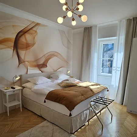 Golden Flat By Grazrentals With Parkview - Brandnew & Free Parking Apartment