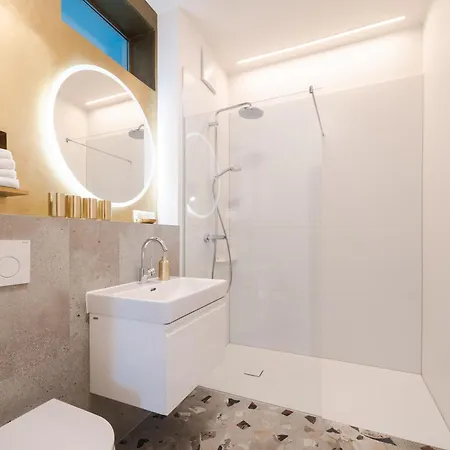 Golden Flat By Grazrentals With Parkview - Brandnew & Free Parking * Graz