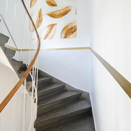 Golden Flat By Grazrentals With Parkview - Brandnew & Free Parking *