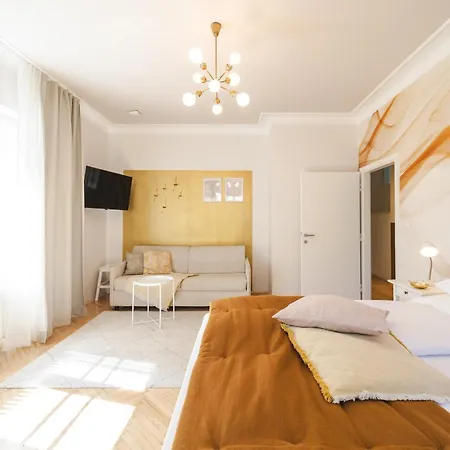 Golden Flat By Grazrentals With Parkview - Brandnew & Free Parking