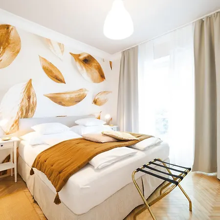 Golden Flat By Grazrentals Terrace & Garden View & Free Parking Lägenhet *