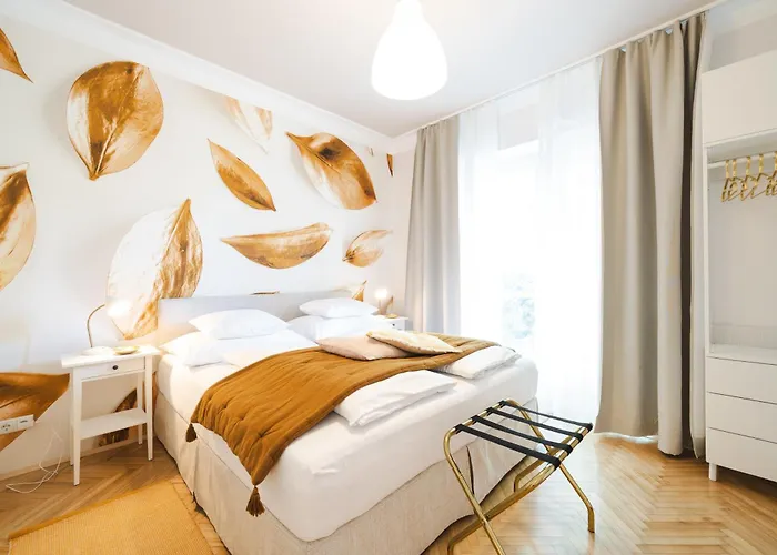 Golden Flat By Grazrentals With Parkview - Brandnew & Free Parking Apartman *